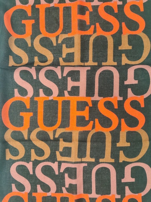 PAÑUELO GUESS BOBBI SCARF NEGRO/MULTI