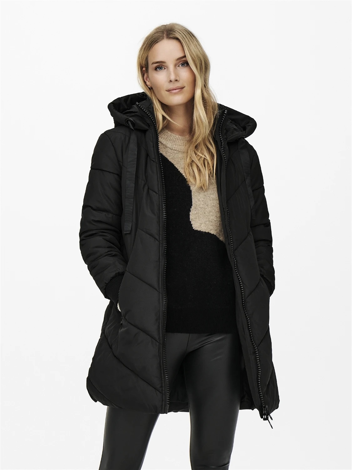 PLUMIFERO JDY SKYLAR PADDED HOOD NEGRO