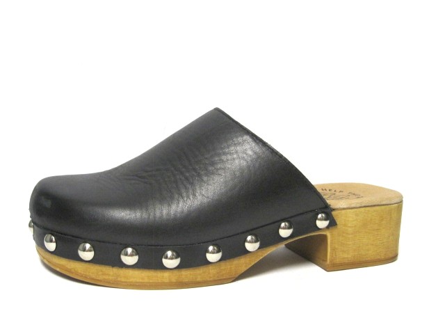 Producto ZUECO BAJO CARFU PIEL NEGRO